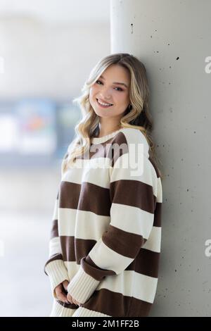 Duesseldorf, Germany. 12th Dec, 2022. Julia Beautx (civil name Julia Willecke), Youtuber and actress, photographed during a dpa interview. Beautx plays the lead role in the ZDF series 'Gestern waren wir noch Kinder' ('Yesterday we were still children'), which will be shown from Dec. 30, 2022. Credit: Rolf Vennenbernd/dpa/Alamy Live News Stock Photo