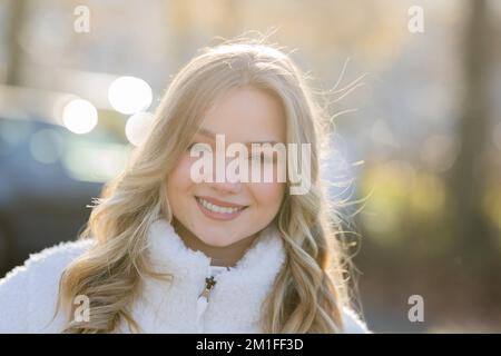 Duesseldorf, Germany. 12th Dec, 2022. Julia Beautx (civil name Julia Willecke), Youtuber and actress, photographed during a dpa interview. Beautx plays the lead role in the ZDF series 'Gestern waren wir noch Kinder' ('Yesterday we were still children'), which will be shown from Dec. 30, 2022. Credit: Rolf Vennenbernd/dpa/Alamy Live News Stock Photo