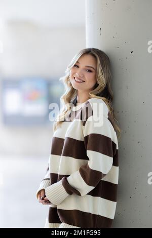 Duesseldorf, Germany. 12th Dec, 2022. Julia Beautx (civil name Julia Willecke), Youtuber and actress, photographed during a dpa interview. Beautx plays the lead role in the ZDF series 'Gestern waren wir noch Kinder' ('Yesterday we were still children'), which will be shown from Dec. 30, 2022. Credit: Rolf Vennenbernd/dpa/Alamy Live News Stock Photo