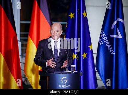 Berlin, Germany. 12th Dec, 2022. German Chancellor Olaf Scholz (SPD) gives a press conference at the Chancellor's Office after the video conference with the heads of government of the G7 countries. Credit: Kay Nietfeld/dpa/Alamy Live News Stock Photo