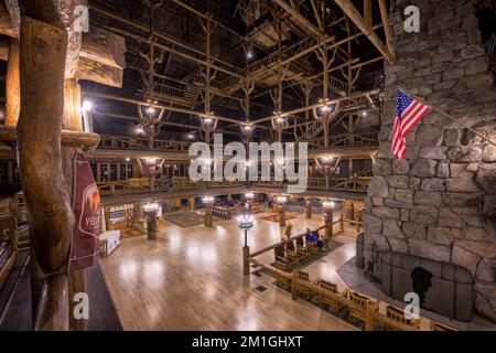 Inside the Old Faithful Lodge, Yellowstone National Park. Wyoming, USA  Stock Photo - Alamy