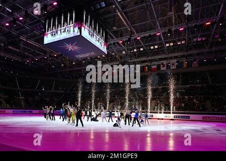 Turin, Italy. 11th Dec, 2022. Final scene with all the skaters together during 2022 ISU Skating Grand Prix finals - Day4, Ice Sports in Turin, Italy, December 11 2022 Credit: Independent Photo Agency/Alamy Live News Stock Photo