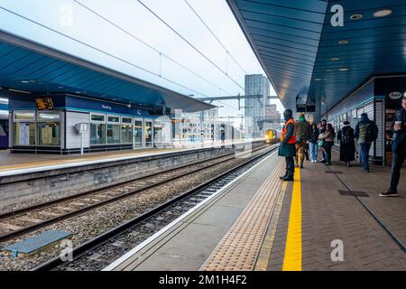 A view along the platform at Reading Railway Station in Berkshire, UK Stock Photo