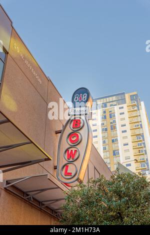 Phoenix, AZ - Nov. 10, 2022: You can eat, drink and play at 810 Billiards and Bowling at 50 W Jefferson St downtown. Stock Photo