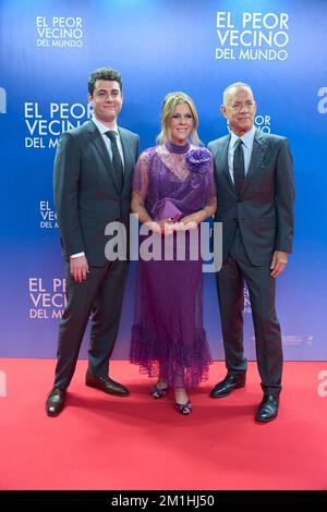 December 12, 2022, Madrid, Spain: TOM HANKS, right,  with wife RITA WILSON, and son TRUMAN HANKS, left, attend  'A Man Called Otto' Premiere at Capitol Cinema. (Credit Image: © Jack Abuin/ZUMA Press Wire) Stock Photo