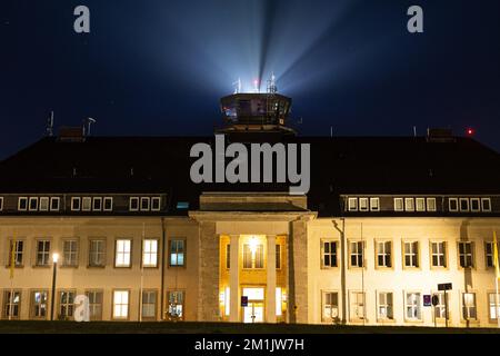 Brunswick, Germany. 12th Dec, 2022. The main building of Braunschweig-Wolfsburg Airport in the evening with tower on the roof. Credit: Michael Matthey/dpa/Alamy Live News Stock Photo