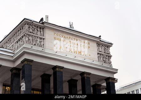 Sculpture 'Big clay No. 4' by Swiss artist Urs Fischer, cast aluminum,on  Bolotnaya Embankment, Moscow, Russia Stock Photo - Alamy