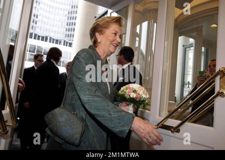 20120612 - BRUSSELS, BELGIUM: Queen Paola of Belgium arrives for a performance of Giuseppe Verdi's opera Il Trovatore, at the Koninklijke Muntschouwburg - Theatre Royale de la Monnaie in Brussels, Tuesday 12 June 2012. This production is directed by Dmitri Tcherniakov, with the symphonic orchestra and choir of De Munt-La Monnaie, with director Marc Minkowski. BELGA PHOTO NICOLAS MAETERLINCK Stock Photo