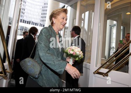 20120612 - BRUSSELS, BELGIUM: Queen Paola of Belgium arrives for a performance of Giuseppe Verdi's opera Il Trovatore, at the Koninklijke Muntschouwburg - Theatre Royale de la Monnaie in Brussels, Tuesday 12 June 2012. This production is directed by Dmitri Tcherniakov, with the symphonic orchestra and choir of De Munt-La Monnaie, with director Marc Minkowski. BELGA PHOTO NICOLAS MAETERLINCK Stock Photo