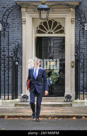 London, UK. 13th Dec, 2022. Mark Harper, MP, Secretary of State for Transport. Conservative party ministers in the Sunak government attend the weekly cabinet meeting at 10 Downing Street in Westminster. Credit: Imageplotter/Alamy Live News Stock Photo