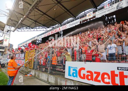 20120819 - CHARLEROI, BELGIUM: Standard's supporters pictured during the Jupiler Pro League match between Sporting Charleroi and Standard de Liege, in Charleroi, Sunday 19 August 2012, on the fourth day of the Belgian soccer championship. BELGA PHOTO BRUNO FAHY Stock Photo