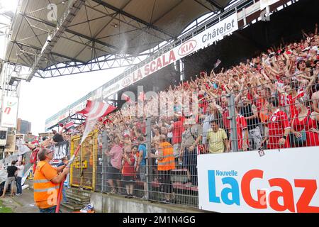 20120819 - CHARLEROI, BELGIUM: Standard's supporters pictured during the Jupiler Pro League match between Sporting Charleroi and Standard de Liege, in Charleroi, Sunday 19 August 2012, on the fourth day of the Belgian soccer championship. BELGA PHOTO BRUNO FAHY Stock Photo