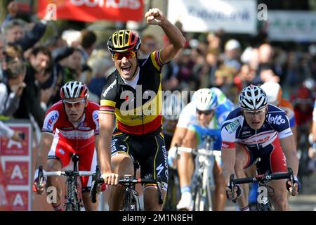 20120831 - ANTWERP, BELGIUM: Belgian national champion Tom Boonen of team Omega Pharma - Quick Step celebrates as he wins the first stage of the first edition of the World Ports Cycling Classic, Friday 31 August 2012 in Antwerp. BELGA PHOTO DIRK WAEM Stock Photo