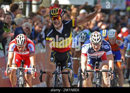 20120831 - ANTWERP, BELGIUM: Belgian national champion Tom Boonen of team Omega Pharma - Quick Step and German Andre Greipel of Lotto - Belisol sprint for the finish of the first stage of the first edition of the World Ports Cycling Classic, Friday 31 August 2012 in Antwerp. BELGA PHOTO DIRK WAEM Stock Photo