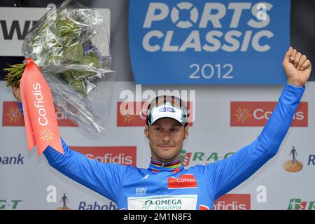 20120831 - ANTWERP, BELGIUM: Belgian national champion Tom Boonen of team Omega Pharma - Quick Step celebrates on the podium in the blue jersey of the leader in the general ranking after winning the first stage of the first edition of the World Ports Cycling Classic, Friday 31 August 2012 in Antwerp. BELGA PHOTO DIRK WAEM Stock Photo