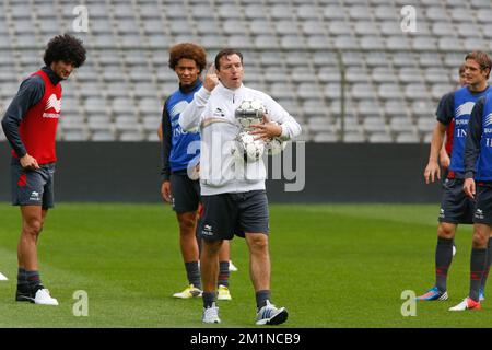 Belgium's Mousa Dembele, Belgium's physical therapist Bernard Vandevelde  and Belgium's Radja Nainggolan pictured during a training session of  Belgian national soccer team Red Devils, on the first day of a three-day  training