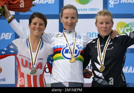 20120918 - VALKENBURG, NETHERLANDS: Winner of the silver medal American Evelyn Stevens, winner of the gold medal German Judith Arndt and winner of the bronze medal New Zealand's Linda Melanie Villumsen pictured on the podium after the individual elite women's time trial, 24,3km in Valkenburg at the UCI Road World Cycling Championships, Tuesday 18 September 2012 in Valkenburg, the Netherlands. BELGA PHOTO DIRK WAEM Stock Photo