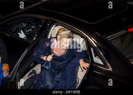 20121019 - LUXEMBOURG, LUXEMBOURG: Queen Paola of Belgium arrives for a gala dinner in Luxembourg Grand-Ducal palace, after the civil wedding of Crown Prince Guillaume of Luxembourg and Belgian Countess Stephanie de Lannoy, Friday 19 October 2012, in Luxembourg city. The marriage celebrations last two days. BELGA PHOTO NICOLAS LAMBERT Stock Photo