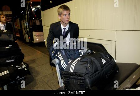 20121022 - SAINT PETERSBURG, RUSSIA: Anderlecht's Dennis Praet pictured at the arrival of Belgian first division soccer team RSC Anderlecht at the airport in Saint Petersburg, Russia, Monday 22 October 2012. On Wednesday Anderlecht is playing Russian club FC Zenit Saint Petersburg in group C of the UEFA Champions League tournament. BELGA PHOTO VIRGINIE LEFOUR Stock Photo