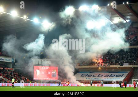 20121207 - LIEGE, BELGIUM: Illustration picture shows smoke of fireworks in the Sclessin stadium during the Jupiler Pro League match between Standard and Charleroi, in Liege, Friday 07 December 2012, on day 19 of the Belgian soccer championship. BELGA PHOTO YORICK JANSENS Stock Photo