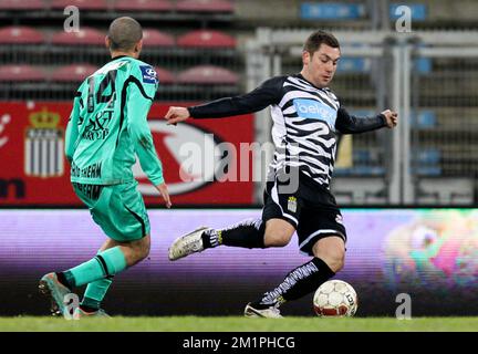 20130209 - CHARLEROI, BELGIUM: Lierse's Daylon Claasen and Charleroi's Guillaume Francois fight for the ball during the Jupiler Pro League match between Charleroi and Lierse, in Charleroi, Saturday 09 February 2013, on day 26 of the Belgian soccer championship. BELGA PHOTO VIRGINIE LEFOUR Stock Photo