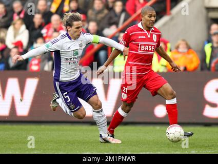 Anderlecht's Bram Nuytinck and Standard's William Vainqueur fight for the  ball during the Jupiler Pro League match of Play-Off 1 between Standard de  Liege and RSC Anderlecht, in Liege Stock Photo 