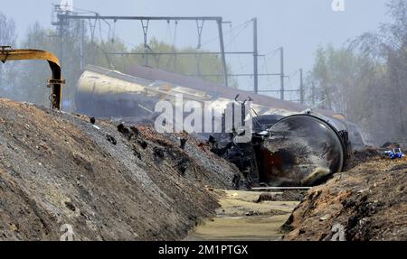 Illustration picture shows the leaking train wreck in Wetteren, Monday 06 May 2013. On Saturday night a freight train derailed and exploded on a track near Schellebelle (part of Wichelen, Wetteren). The train contained the chemical product acrylonitrile, a toxic and inflammable fluid that can cause breathing problems. Emergency services evacuated some 500 residents. One local resident died and 49 persons were brought to hospital. BELGA PHOTO BENOIT DOPPAGNE Stock Photo