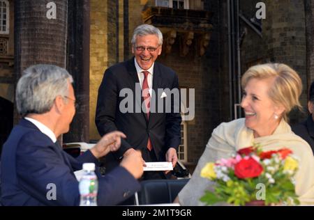 20131127 - MUMBAI, INDIA: Vice-Prime Minister and Foreign Minister Didier Reynders, Flemish Minister-President Kris Peeters and Princess Astrid of Belgium pictured during the opening ceremony of the exhibition Flemish Masterpieces From Antwerp at the Chhatrapati Shivaji Maharaj Vastu Shangrahalaya (formerly Prince of Wales Museum) in Mumbai, India, Wednesday 27 November 2013, on the third day of an economic mission of Belgian Princess Astrid to India. BELGA PHOTO ERIC LALMAND Stock Photo