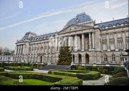 20131209 - BRUSSELS, BELGIUM: Illustration picture shows the Christmas tree at the Royal Palace in Brussels, Monday 09 December 2013. The tree is originates from Waimes, Liege province. BELGA PHOTO LAURIE DIEFFEMBACQ Stock Photo