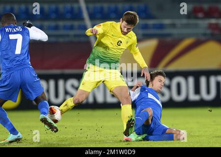 20140220 - MOSCOW, RUSSIA: Genk's Khaleem Hyland, Anzhi's Fedor Smolov and Genk's Jelle Vossen fight for the ball during a soccer match between Belgian first division soccer team KRC Genk and FC Anzhi Makhachkala from Dagestan, Subject of Russia in Moscow, Russia, Thursday 20 February 2014, in the 16th finals of the Europa League tournament. BELGA PHOTO YORICK JANSENS Stock Photo