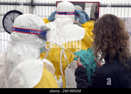 20141020 - BRUSSELS, BELGIUM: Illustration picture shows the Brussel Ebola training center in marge of a press conference of Medicins Sans Frontieres (MSF - Artsen Zonder Grenzen - Doctors Without Borders) to ask for support to fight against the Ebola virus in West Africa, in Brussels, Monday 20 October 2014. BELGA PHOTO NICOLAS MAETERLINCK Stock Photo