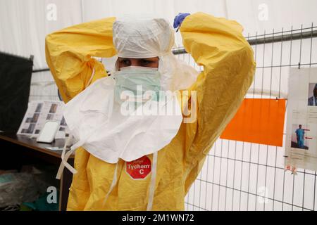 20141020 - BRUSSELS, BELGIUM: Illustration picture shows a demonstration with special suits after a press conference of Medicins Sans Frontieres (MSF - Artsen Zonder Grenzen - Doctors Without Borders) to ask for support to fight against the Ebola virus in West Africa, in Brussels, Monday 20 October 2014. BELGA PHOTO NICOLAS MAETERLINCK Stock Photo