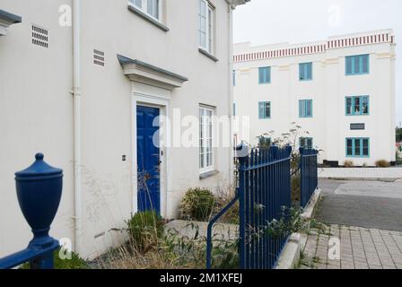 Terraced houses & the Chi Pras apartment block in Nansledan, a development by the Duchy of Cornwall in Newquay, Cornwall, South West England, UK Stock Photo