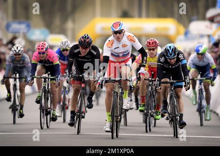 20150331 - ZOTTEGEM, BELGIUM: Norwegian Alexander Kristoff of Team Katusha wins before Italian Elia Viviani of Team Sky (R) and New Zealand's Shane Archbold of Bora-Argon 18 (L) during the second stage of the Driedaagse De Panne - Koksijde cycling race, 201,6 km from De Panne to Zottegem, Tuesday 31 March 2015. BELGA PHOTO POOL Stock Photo