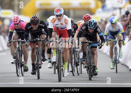 20150331 - ZOTTEGEM, BELGIUM: Norwegian Alexander Kristoff of Team Katusha wins before Italian Elia Viviani of Team Sky (R) and New Zealand's Shane Archbold of Bora-Argon 18 (L) during the second stage of the Driedaagse De Panne - Koksijde cycling race, 201,6 km from De Panne to Zottegem, Tuesday 31 March 2015. BELGA PHOTO POOL Stock Photo