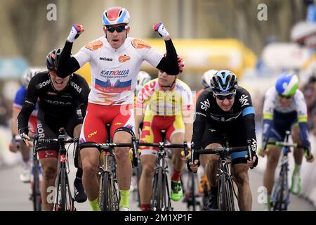 20150331 - ZOTTEGEM, BELGIUM: Norwegian Alexander Kristoff of Team Katusha wins before Italian Elia Viviani of Team Sky (R) and New Zealand's Shane Archbold of Bora-Argon 18 (L) the first stage of the Driedaagse De Panne - Koksijde cycling race, 201,6 km from De Panne to Zottegem, Tuesday 31 March 2015. BELGA PHOTO POOL Stock Photo