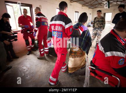 20150430 - GORKHA, NEPAL: The B-Fast team helps local people, an emergency aid mission of the Belgian B-Fast disaster aid team in Gorkha (140 km away from Kathmandu), Nepal, Thursday 30 April 2015. Nepal was hit Saturday 25 April by an earthquake causing massive damage in the capital Kathmandu and avalanches at the Everest base camp. More than 5000 people are confirmed to have died. BELGA PHOTO BENOIT DOPPAGNE Stock Photo