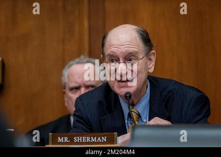 Washington, Vereinigte Staaten. 13th Dec, 2022. United States Representative Brad Sherman (Democrat of California) questions FTX Group Chief Executive Officer John J. Ray III, during a House Committee on Financial Services hearing âInvestigating the Collapse of FTX, Part Iâ, in the Rayburn House Office Building in Washington, DC, Tuesday, December 13, 2022. Credit: Rod Lamkey/CNP/dpa/Alamy Live News Stock Photo