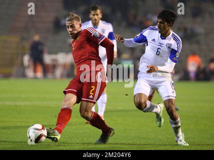 20151013 - BRUSSELS, BELGIUM: Belgium's Toby Alderweireld and Israel's Dor Peretz fight for the ball during a Euro 2016 qualification game between Belgian national soccer team Red Devils and Israel, Tuesday 13 October 2015, in Brussels.  Stock Photo
