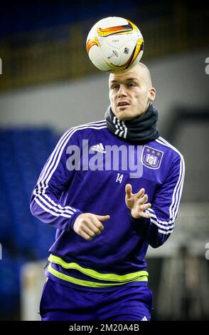 20151104 - LONDON, UNITED KINGDOM: Anderlecht's Bram Nuytinck pictured during a training session of Belgian first league soccer club RSC Anderlecht, in the White Hart Lane stadium in London, United Kingdom, Wednesday 04 November 2015. Tomorrow RSCA will play in group J, a fourth game in the group stage of the Uefa Europa League competition against Tottenham Hotspur. BELGA PHOTO VIRGINIE LEFOUR Stock Photo