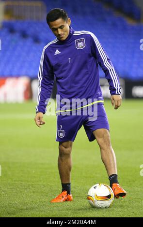 20151104 - LONDON, UNITED KINGDOM: Anderlecht's Andy Najar pictured in action during a training session of Belgian first league soccer club RSC Anderlecht, in the White Hart Lane stadium in London, United Kingdom, Wednesday 04 November 2015. Tomorrow RSCA will play in group J, a fourth game in the group stage of the Uefa Europa League competition against Tottenham Hotspur. BELGA PHOTO VIRGINIE LEFOUR Stock Photo