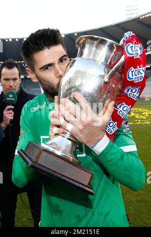 Standard's goalkeeper Victor Valdes Arriba celebrates with the cup after the Croky Cup final between Belgian soccer teams Club Brugge and Standard de Liege, on Sunday 20 March 2016, in Brussels.  Stock Photo
