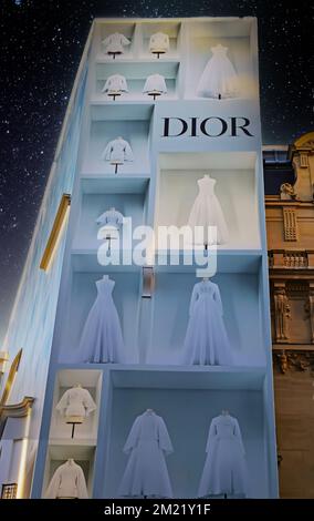 The Dior Shop Christmas Facade On Champs Elysees Stock Photo - Download  Image Now - Store Window, Christmas, Department Store - iStock