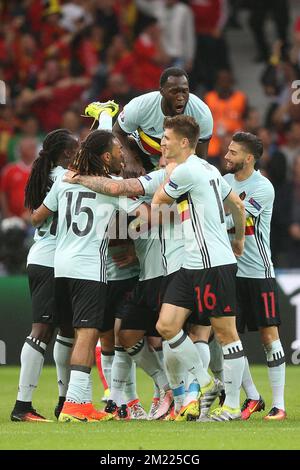 Radja Nainggolan of Belgium celebrate after scoring 1-0, Romelu Lukaku of Belgium, Jason Denayer of Belgium, Thomas Meunier of Belgium, Yannick Carrasco of Belgium during the UEFA EURO 2016 quarter final match between Wales and Belgium on July 2, 2016 at the Stade Pierre Mauroy in Lille, France. Stock Photo