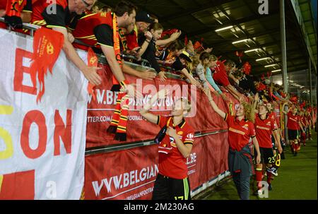 Belgian players celebrate their qualification with the fans, despite a 0-2 loss at a Euro2017 qualification match between the Red Flames Belgian national women soccer team, and England, Tuesday 20 September 2016 in Leuven. The Red Flames are already qualified for the Uefa Women's Euro 2017 that will take place from July 16th to August 6th in The Netherlands. BELGA PHOTO DAVID CATRY Stock Photo