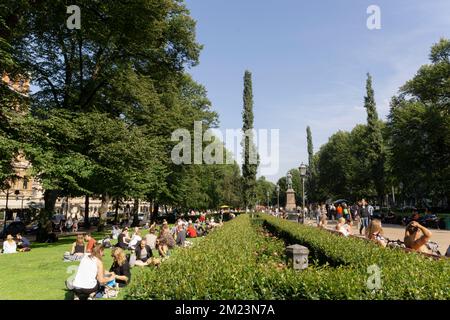 people enjoying the day in leisure attitude at esplanadi park Stock Photo