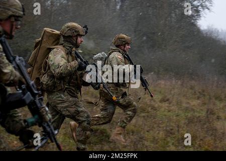 Hohenfels, Germany. 2nd Dec, 2022. U.S. Soldiers assigned to Lightning Troop Platoon, 3rd Squadron, 2nd Cavalry Regiment, perform squad movement techniques during a training exercise at Hohenfels, Germany, on December. 2, 2022. The training was conducted during Operation Dark Wolf. Credit: U.S. Army/ZUMA Press Wire Service/ZUMAPRESS.com/Alamy Live News Stock Photo
