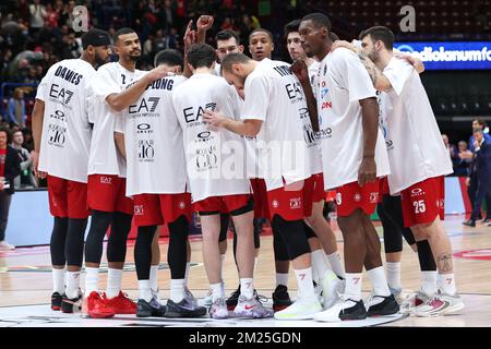 Milan, Italy. 11th Dec, 2022. Italy, Milan, dec 11 2022: team of Armani Milano enter the field for warm up during basketball game EA7 Emporio Armani Milan vs Unahotels Reggio Emilia, LBA 2022-2023 day10 at Mediolanum Forum (Photo by Fabrizio Andrea Bertani/Pacific Press) Credit: Pacific Press Media Production Corp./Alamy Live News Stock Photo