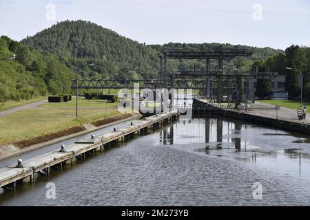 Illustration picture shows the location where a body was found in a suitcase at the Viesville lock on the Bruxelles-Charleroi canal, on Wednesday 17 May 2017, in Pont-a-Celles. BELGA PHOTO ERIC LALMAND Stock Photo