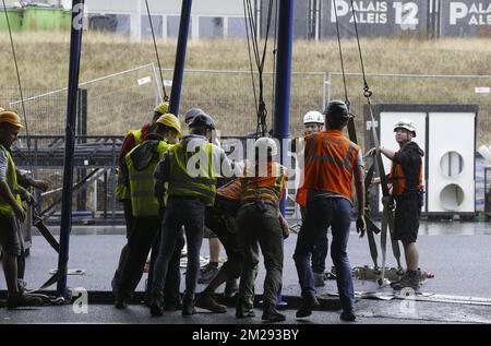 Illustration picture shows the construction of a tent to host the upcoming show of the 'Cirque du Soleil' circus theater company, Saturday 19 August 2017 in Brussels. BELGA PHOTO NICOLAS MAETERLINCK Stock Photo
